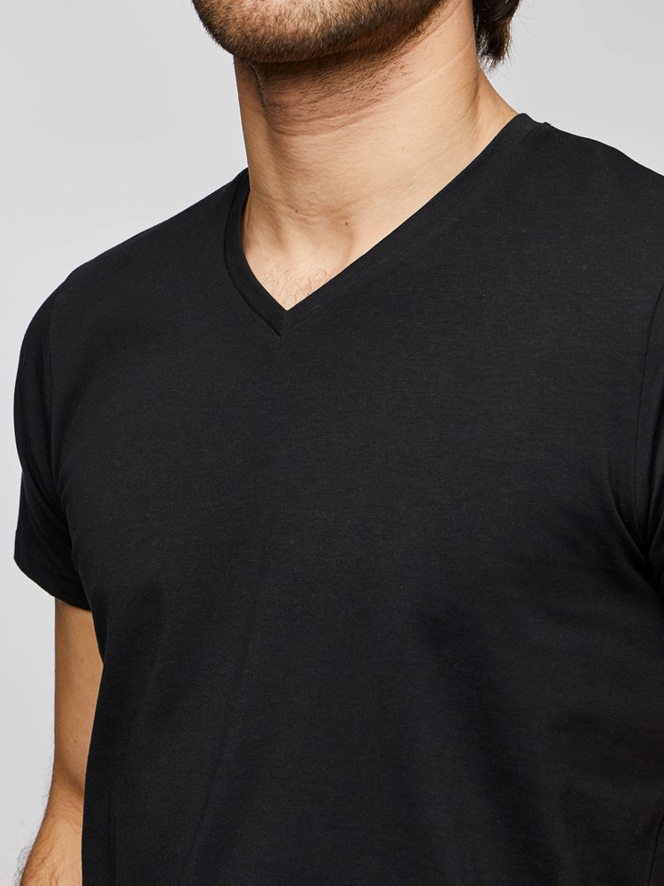 2-Pack V-Neck T-Skjorte 7204008_CAB_HenryChoice_noos-details_2-Pack V-Neck T-Skjorte CAB.jpg_