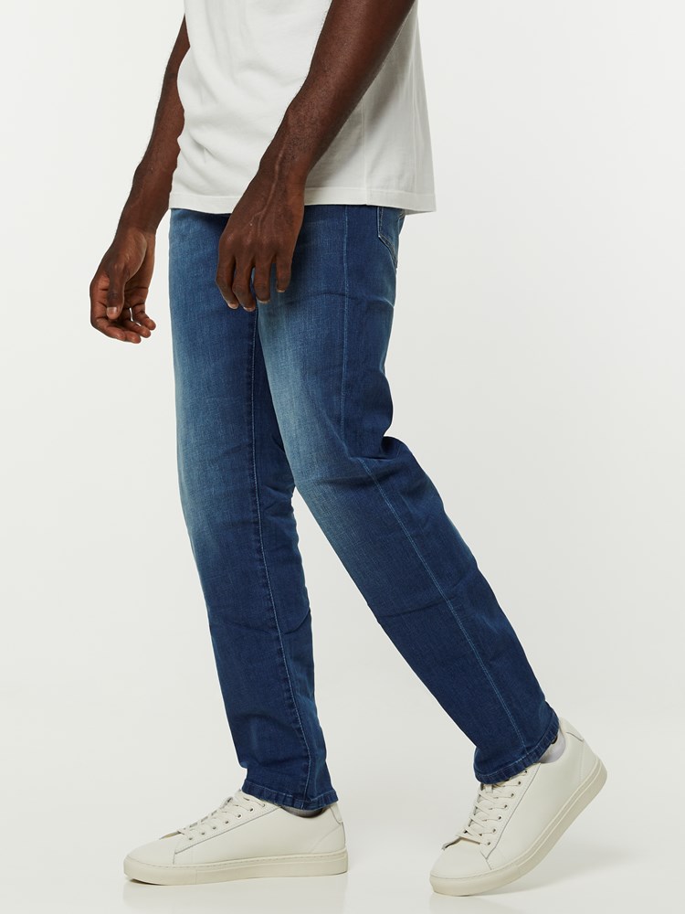 REGULAR RALPH LIGHT BLUE STRETCH 7237527_D06-HENRYCHOICE-NOS-Modell-left_42098_REGULAR RALPH LIGHT BLUE STRETCH D06.jpg_Left||Left