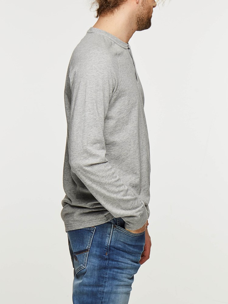 COLBY BESTEFARSTRØYE 7239553_IEB-HENRYCHOICE-S19-Modell-Right.jpg_