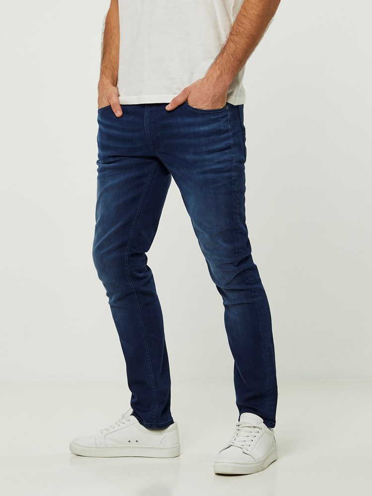 SLIM WILL BLUE OVERDYED BLUE KNIT STRETCH JEANS 7242627_D06-HENRYCHOICE-S20-Modell-left_82411_SLIM WILL BLUE OVERDYED BLUE KNIT STRETCH JEANS D06.jpg_Left||Left