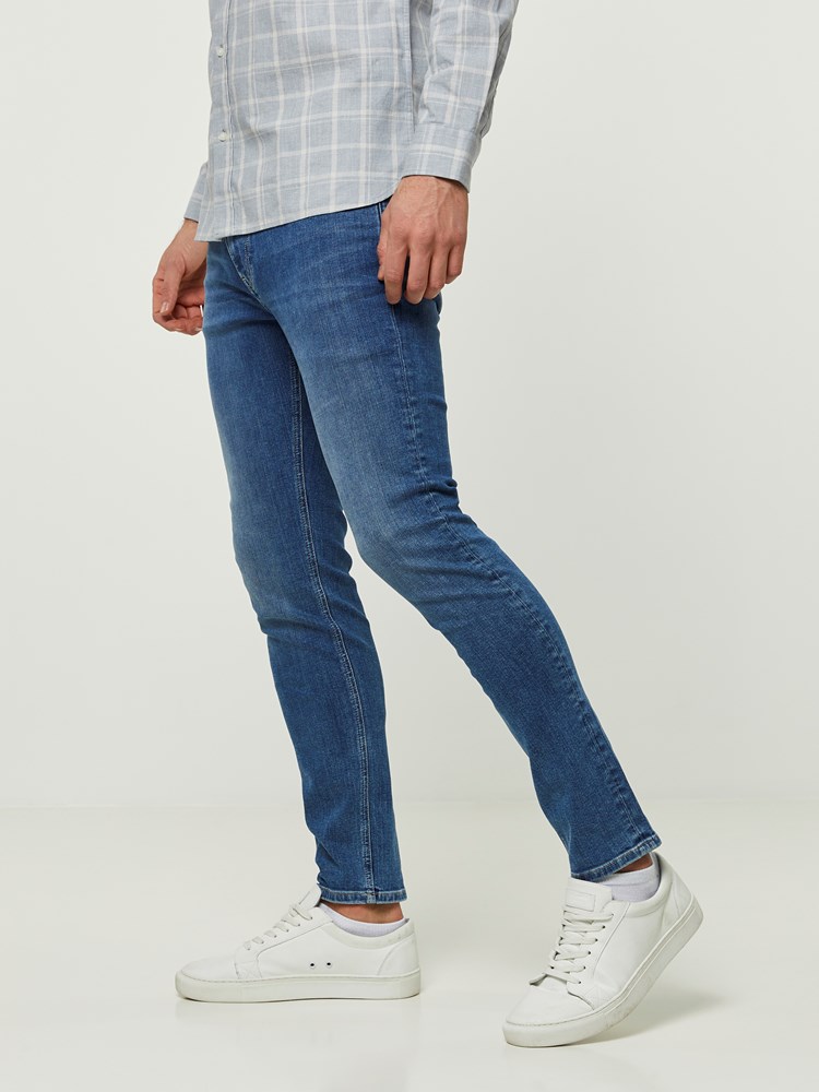 SKINNY FIT NEPTUNE STRETCH JEANS 7242657_DAD-HENRYCHOICE-S20-Modell-left_7433_SKINNY FIT NEPTUNE STRETCH JEANS DAD_SKINNY FIT NEPTUNE STRETCH JEANS DAD 7242657.jpg_Left||Left