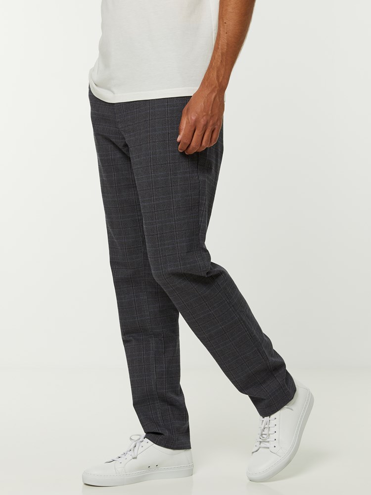Slim Check Chino 7244878_ID9-HENRYCHOICE-A20-Modell-left_68330_Slim Check Chino ID9_SLIM CHECK CHINO ID9.jpg_Left||Left