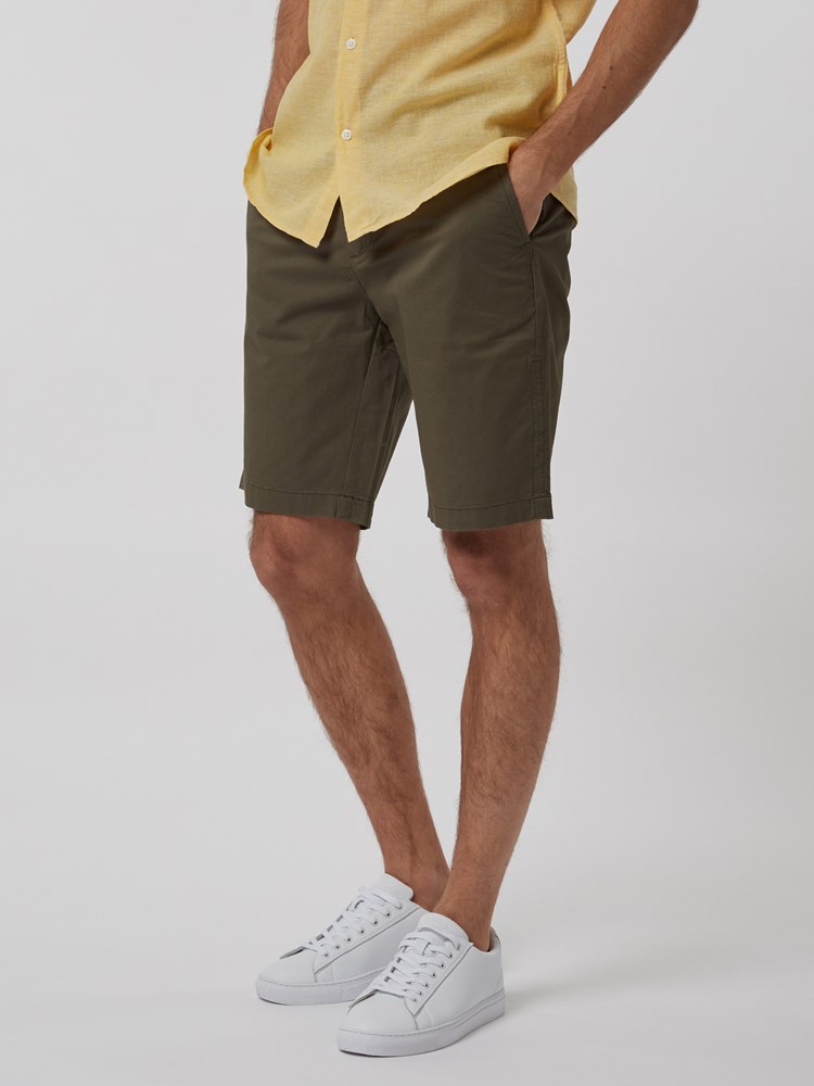 CREW CHINO SHORTS 7246677_IFJ--H21-Modell-left_80023.jpg_Left||Left