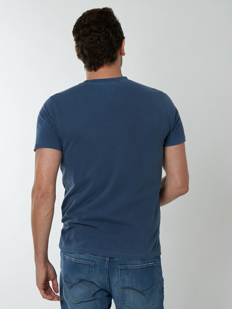 Patina t-skjorte 7249495_EHJ-HENRYCHOICE-S22-Modell-Back_chn=boys_8963_Patina t-skjorte EHJ 7249495.jpg_Back||Back