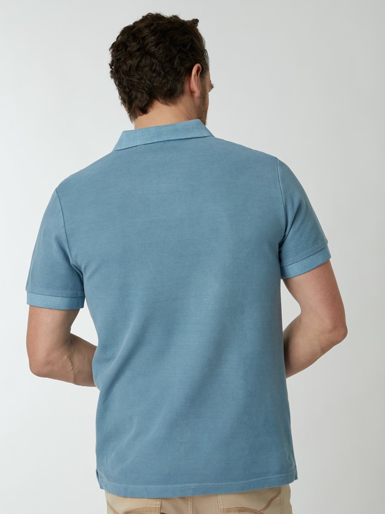 Patina pique 7249497_I6O-HENRYCHOICE-S22-Modell-Back_chn=boys_5015_Patina pique I6O 7249497.jpg_Back||Back
