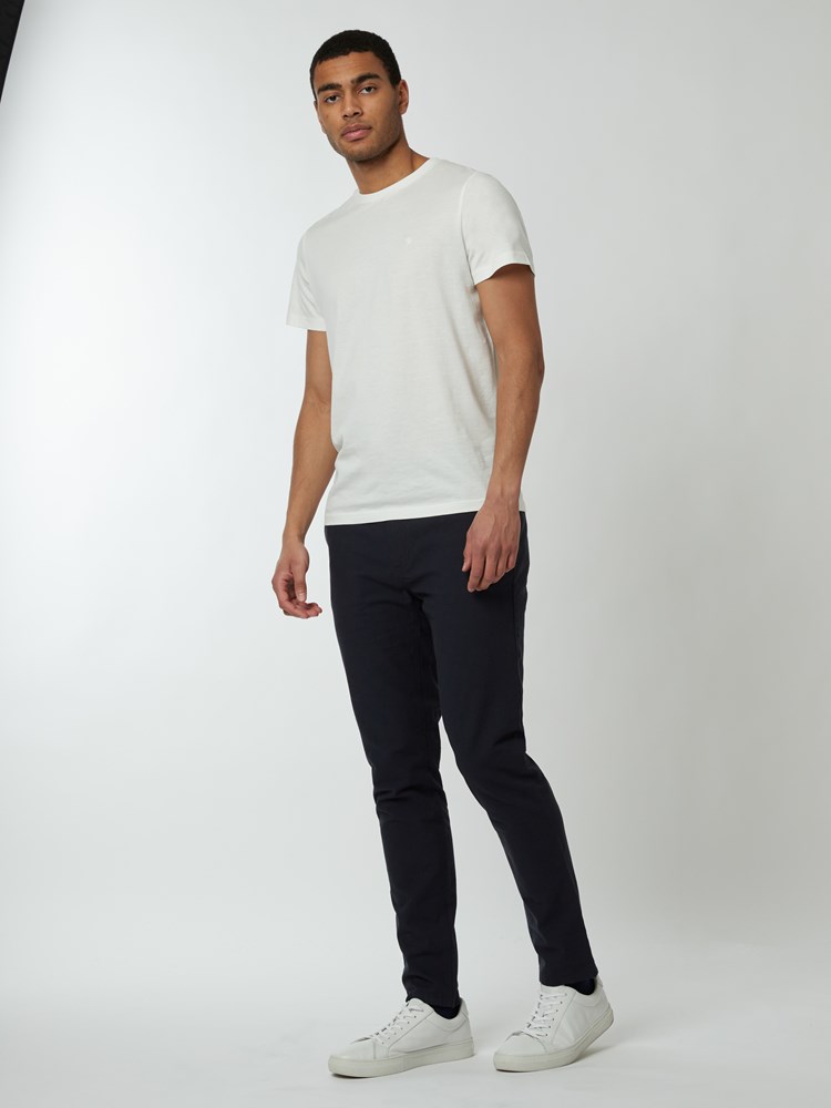 Slim structure chino 7249686_EM6-MRCAPUCHIN-S22-Modell-Front_chn=boys_8950_Slim structure chino EM6_Slim structure chino EM6 7249686.jpg_Front||Front