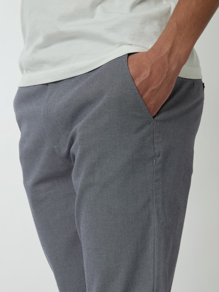 Slim structure chino 7249686_ID9-MRCAPUCHIN-S22-details_chn=boys_8280_Slim structure chino ID9_Slim structure chino ID9 7249686.jpg_