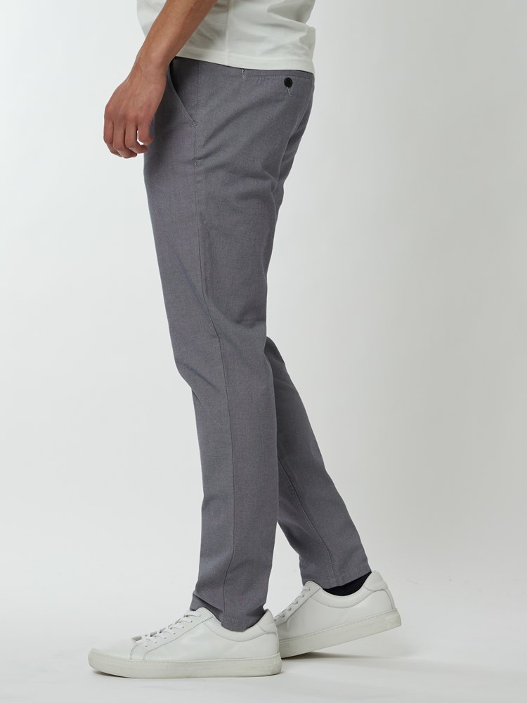 Slim structure chino 7249686_ID9-MRCAPUCHIN-S22-Modell-Left_chn=boys_4752_Slim structure chino ID9_Slim structure chino ID9 7249686.jpg_Left||Left