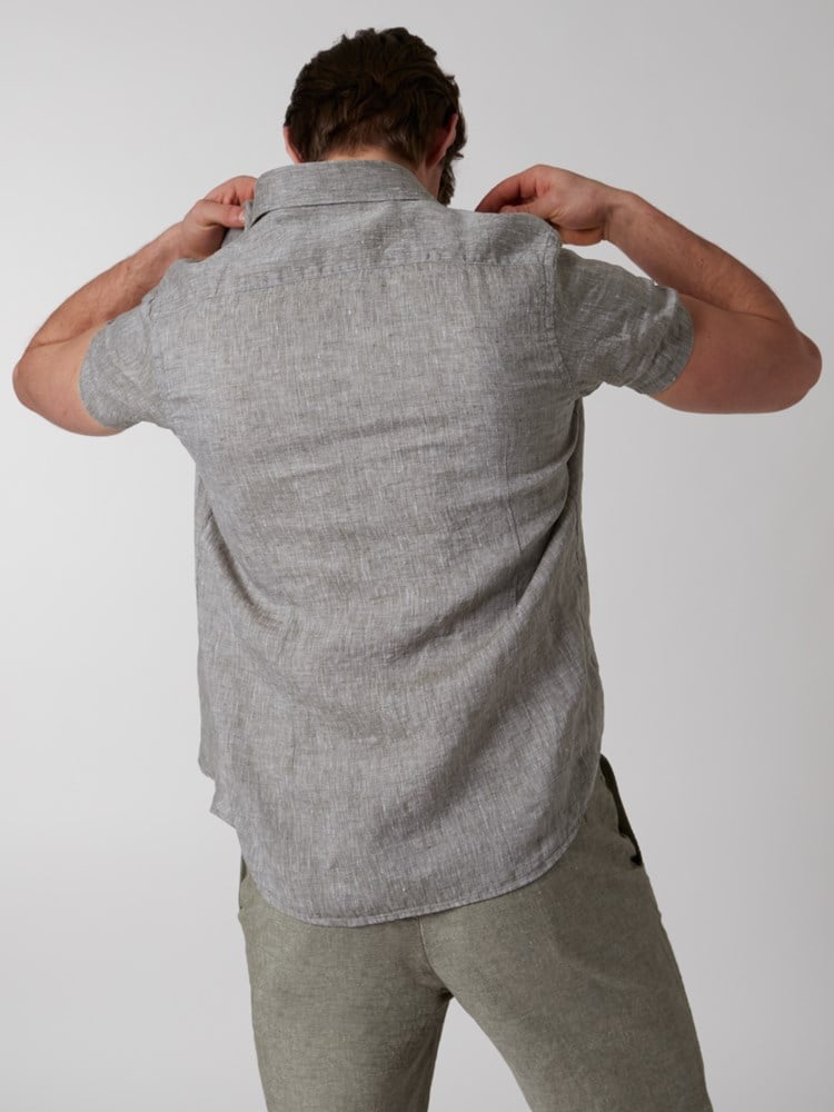 Evan linskjorte 7249903_GPB-MRCAPUCHIN-H22-Modell-Back_chn=boys_2852_Evan linskjorte GPB.jpg_Back||Back