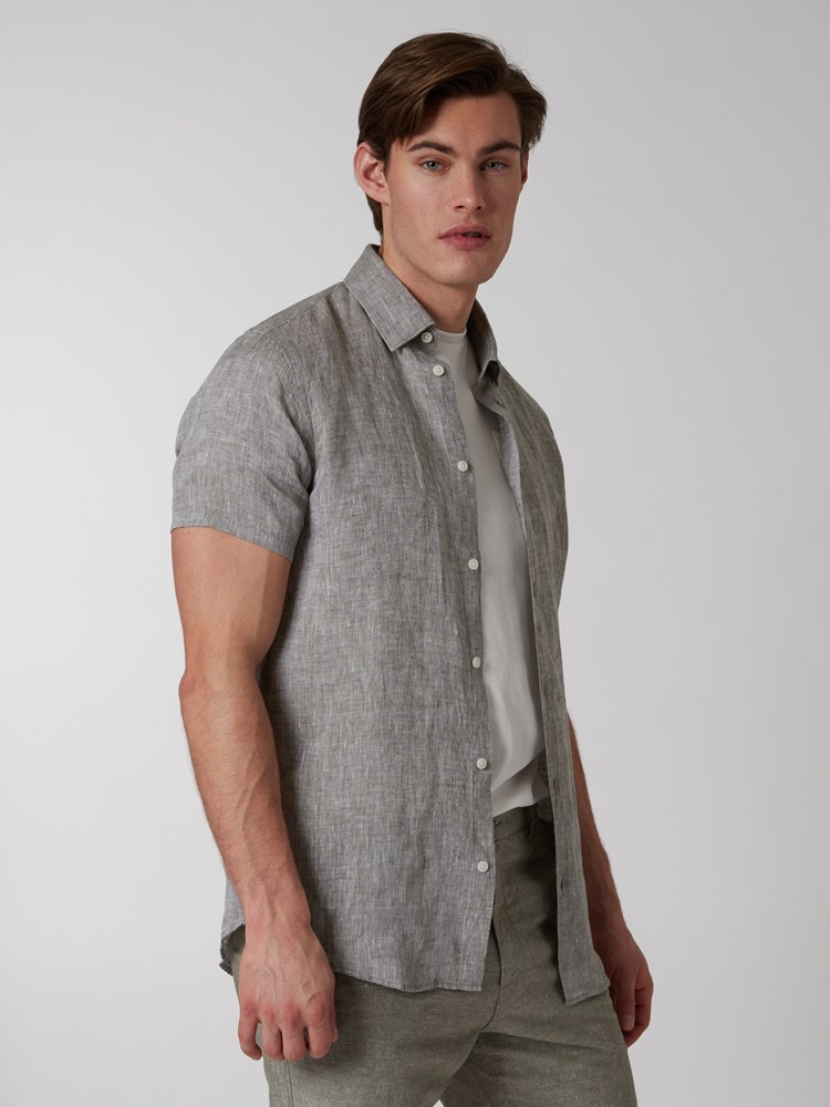 Evan linskjorte 7249903_GPB-MRCAPUCHIN-H22-Modell-Right_chn=boys_3804_Evan linskjorte GPB.jpg_Right||Right
