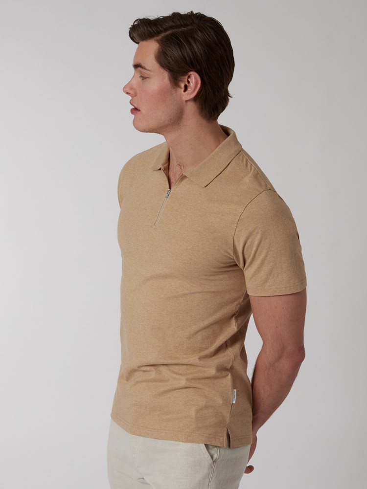 Ulrik polo t-skjorte 7249904_AAO-MRCAPUCHIN-H22-Modell-Left_chn=boys_9066.jpg_Left||Left