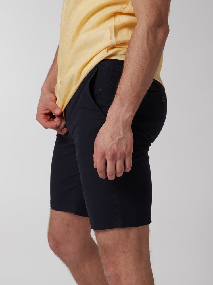 Slim structure bermuda III 7250004_EM6-MRCAPUCHIN-H22-Modell-Left_chn=boys_3940_Slim structure bermuda III EM6_Slim structure bermuda III EM6 7250004.jpg_Left||Left