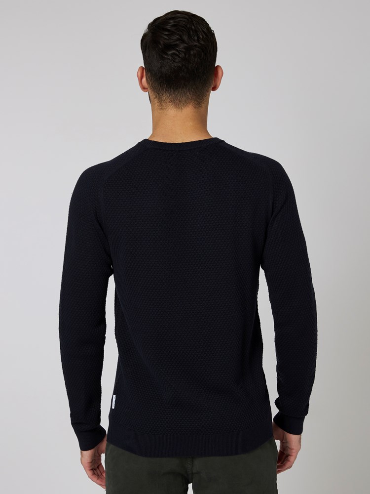 Olav strikkegenser 7500562_C27-MRCAPUCHIN-W22-Modell-Back_chn=boys_7935_Olav strikkegenser C27 7500562.jpg_Back||Back