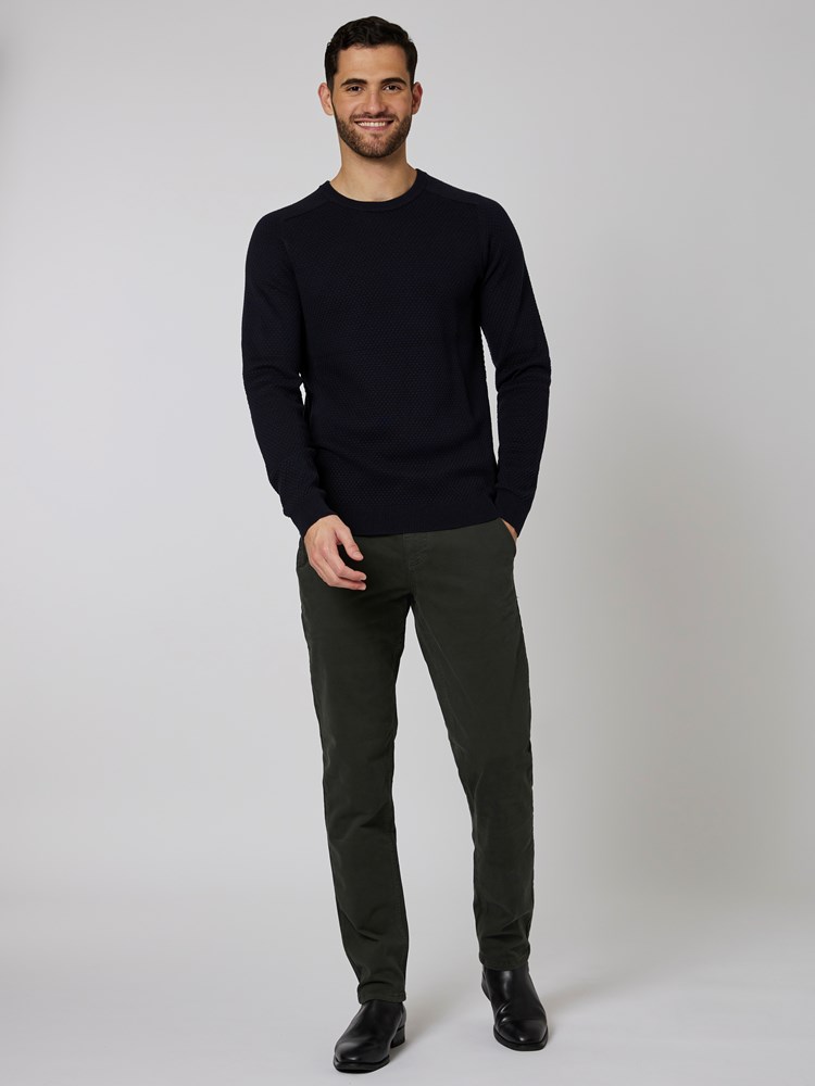 Olav strikkegenser 7500562_C27-MRCAPUCHIN-W22-Modell-Front_chn=boys_5535_Olav strikkegenser C27 7500562.jpg_Front||Front