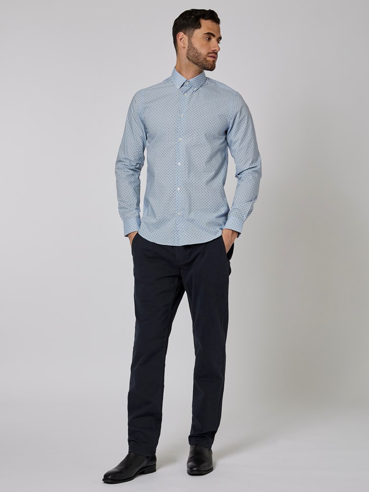 Colin skjorte 7500778_E8P-MRCAPUCHIN-W22-Modell-Front_chn=boys_2317.jpg_Front||Front