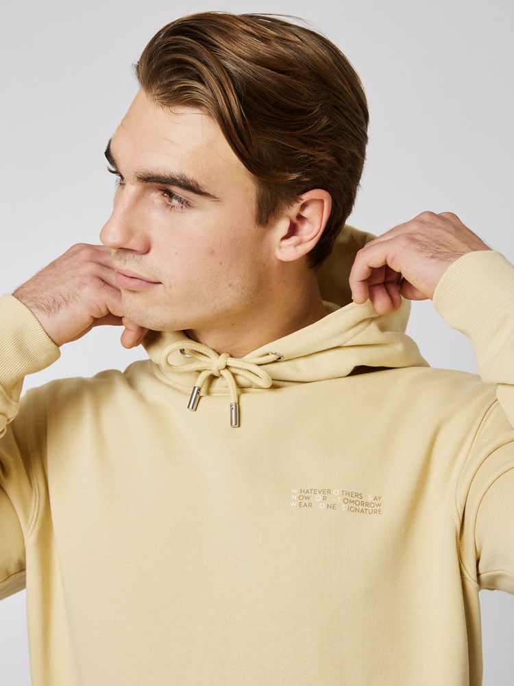 Signature hettegenser 7501873_APV-WOSNOTWOS-S23-Modell-Front_chn=boys_9187_Signature hettegenser APV.jpg_