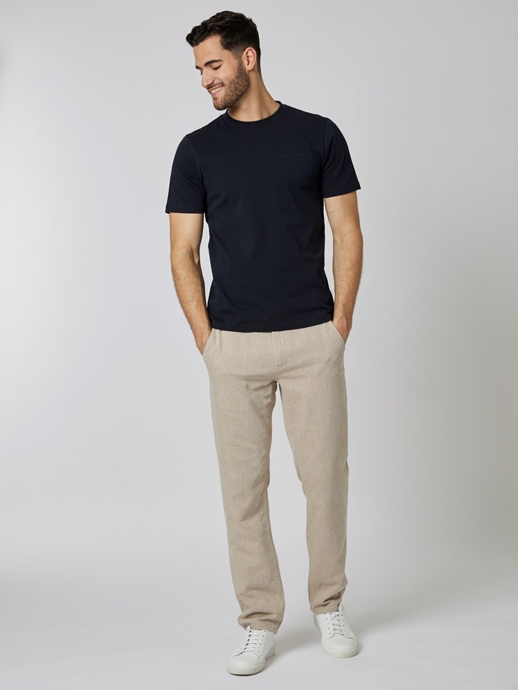 Augustus t-skjorte 7502276_C27-MRCAPUCHIN-S23-Modell-Front_chn=boys_5199_Augustus t-skjorte C27 7502276.jpg_Front||Front