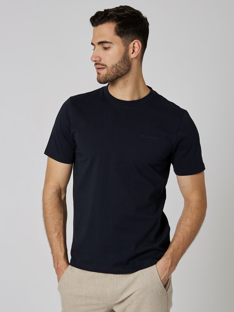 Augustus t-skjorte 7502276_C27-MRCAPUCHIN-S23-Modell-Front_chn=boys_7999_Augustus t-skjorte C27 7502276.jpg_Front||Front