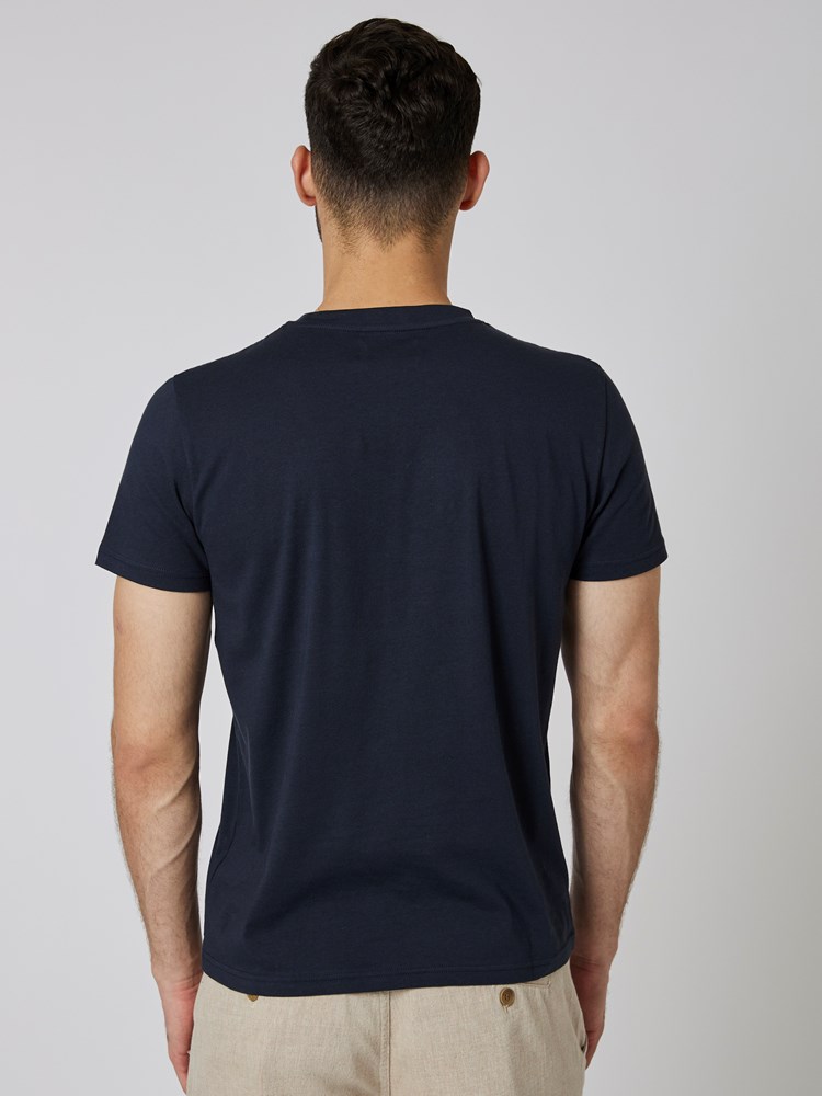 Base 2 pk t-skjorte 7502543_C27-MRCAPUCHIN-S23-Modell-Front_chn=boys_749.jpg_Front||Front