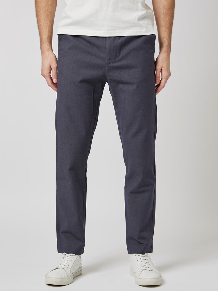 Regular drawstring pant 7502557_I6T-MRCAPUCHIN-S23-Modell-Front_chn=boys_1202_Regular drawstring pant I6T_Regular drawstring pant I6T 7502557.jpg_Front||Front