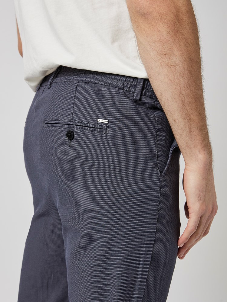 Regular drawstring pant 7502557_I6T-MRCAPUCHIN-S23-Modell-Front_chn=boys_5785_Regular drawstring pant I6T_Regular drawstring pant I6T 7502557.jpg_Front||Front
