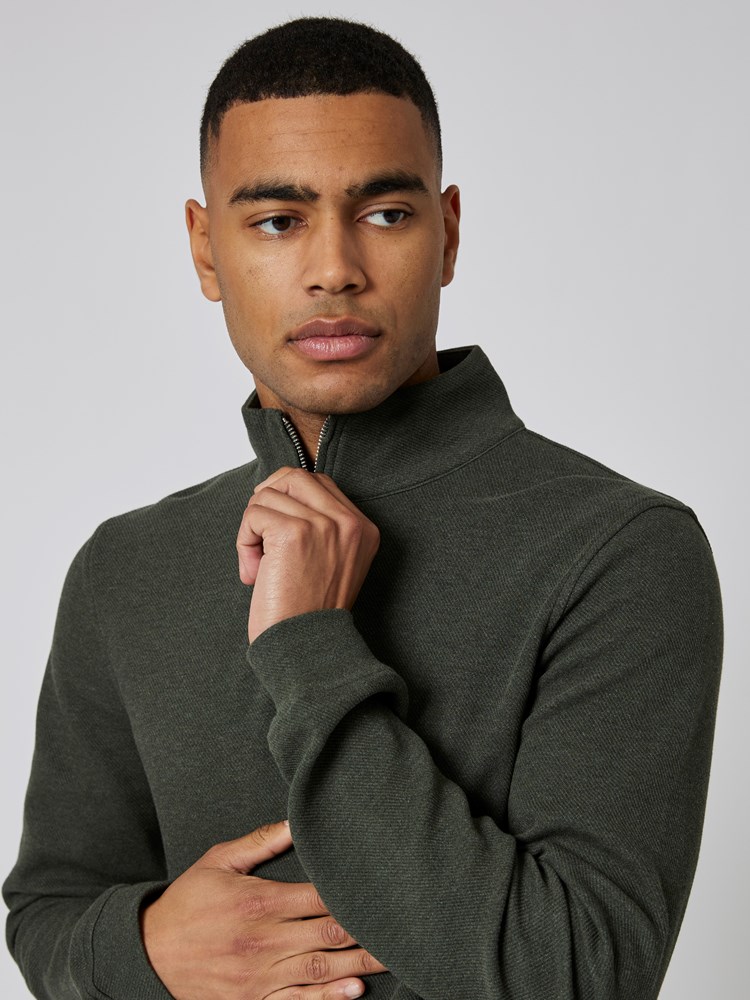 Jonathan zip genser 7503464_R18-MRCAPUCHIN-S23-Modell-Front_chn=boys_2153_Jonathan zip genser R18 7503464.jpg_Front||Front