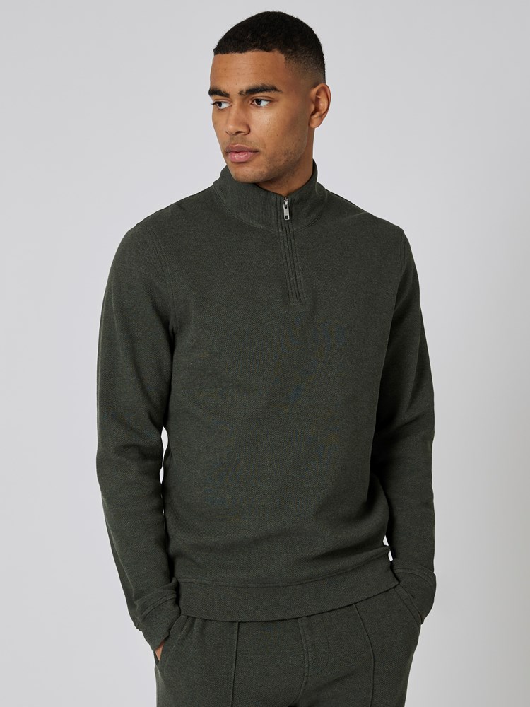 Jonathan zip genser 7503464_R18-MRCAPUCHIN-S23-Modell-Front_chn=boys_232_Jonathan zip genser R18 7503464.jpg_Front||Front