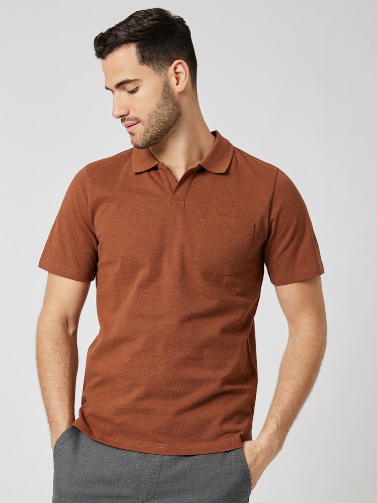 Egill polo t-skjorte 7504409_R36-MRCAPUCHIN-A23-Modell-Front_chn=boys_9955_Egill polo t-skjorte R36.jpg_Front||Front
