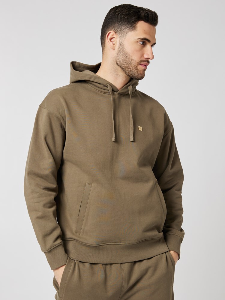 Gigant hettegenser 7504562_GUA-WOSNOTWOS-A23-Modell-Front_chn=boys_2042_Gigant hettegenser GUA_7504562 GUA.jpg_Front||Front