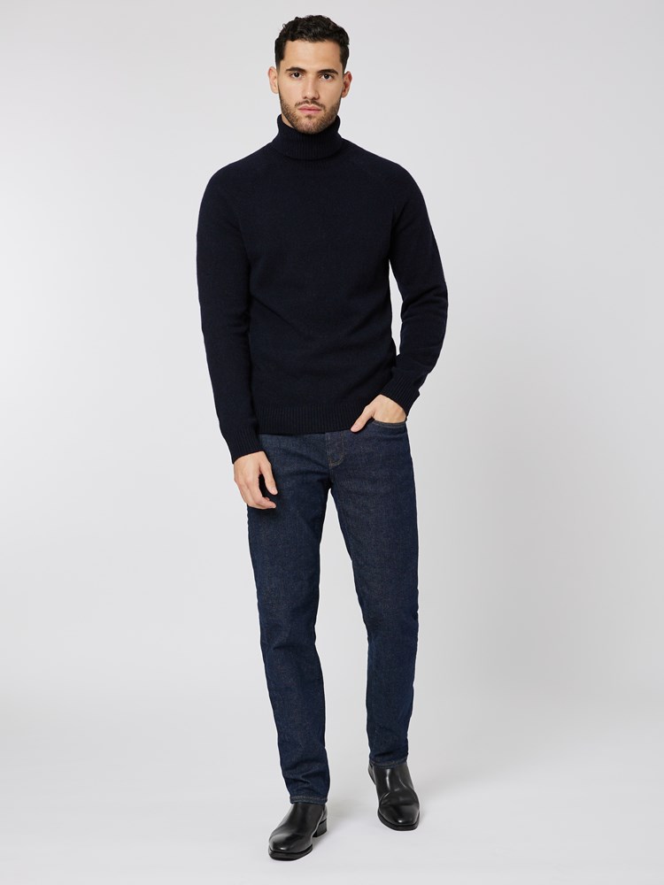 Sigurd polo strikkegenser 7505260_R15-MRCAPUCHIN-W23-Modell-Front_chn=boys_1337.jpg_Front||Front