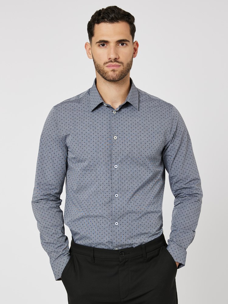 Sindri skjorte 7505384_C27-MRCAPUCHIN-W23-Modell-Front_chn=boys_3900_Sindri skjorte C27.jpg_Front||Front