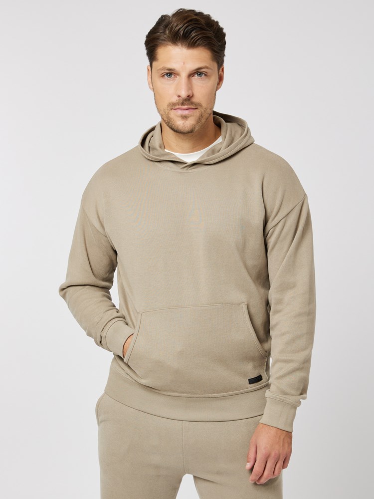 Karl hettegenser 7505465_AM3-MRCAPUCHIN-W23-Modell-Front_chn=boys_2467.jpg_Front||Front