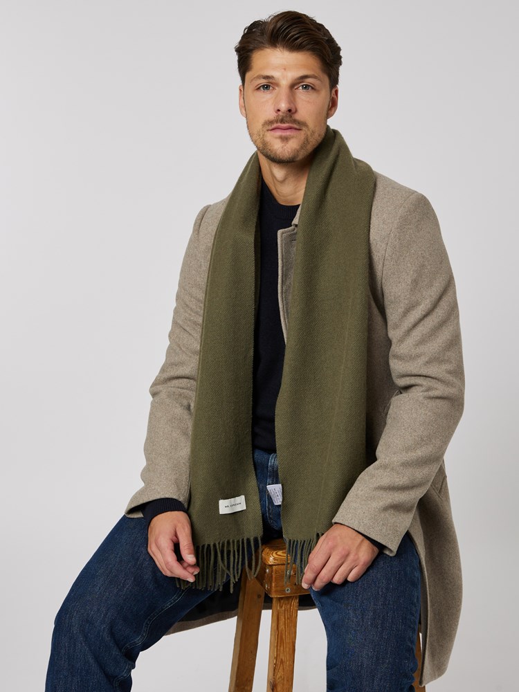 Helgi skjerf 7505574_R31-MRCAPUCHIN-W23-Modell-Front_chn=boys_8291_Helgi skjerf R31.jpg_Front||Front
