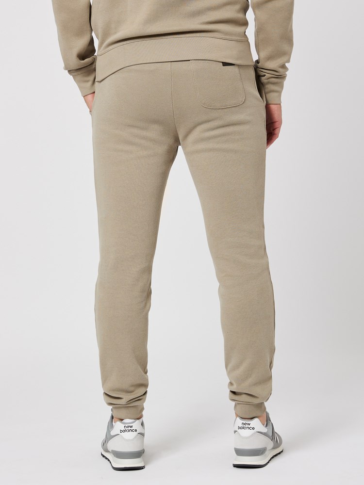 Karl joggebukse 7506062_AM3-MRCAPUCHIN-W23-Modell-Back_chn=boys_1727.jpg_Back||Back