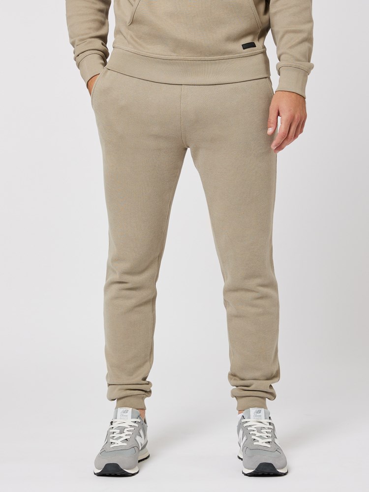 Karl joggebukse 7506062_AM3-MRCAPUCHIN-W23-Modell-Front_chn=boys_1617.jpg_Front||Front