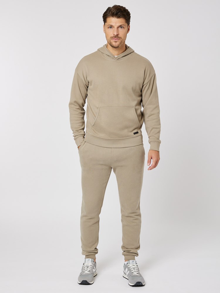 Karl joggebukse 7506062_AM3-MRCAPUCHIN-W23-Modell-Front_chn=boys_8785.jpg_Front||Front