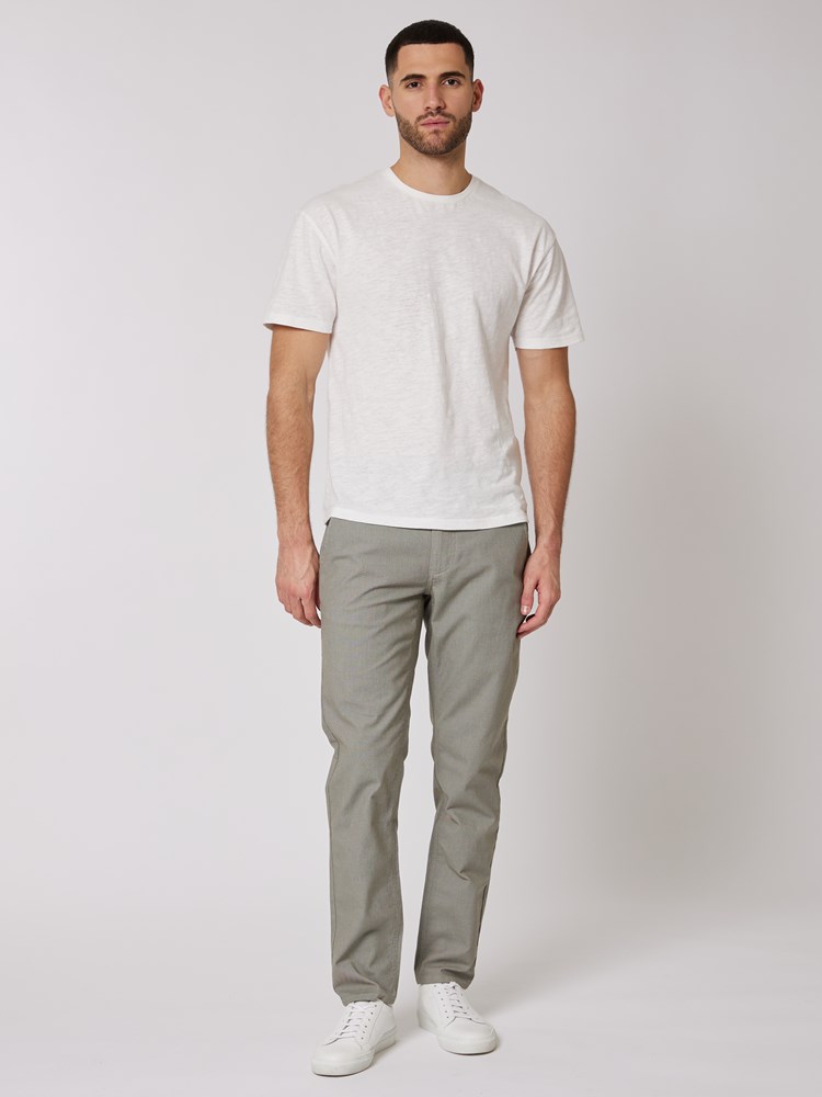 Slim structure chino 7506565_GLS-MRCAPUCHIN-S24-Modell-Front_chn=boys_7858_Slim structure chino GLS.jpg_Front||Front