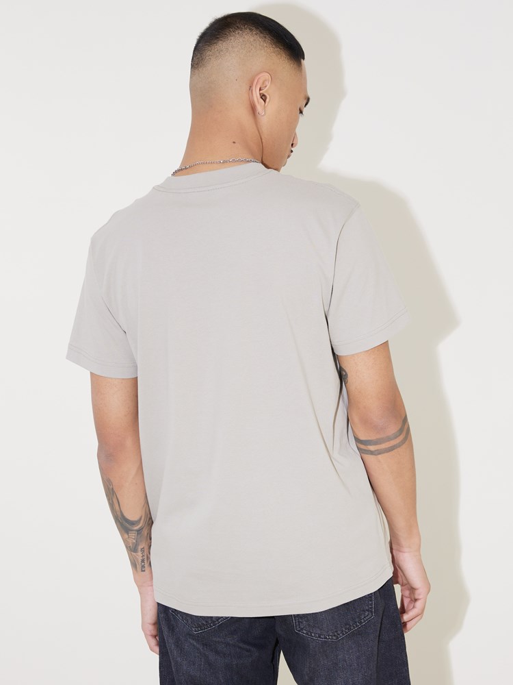 Mekanik t-skjorte 7506680_I4U-WOSNOTWOS-S24-Modell-Back_chn=boys_4046_Mekanik t-skjorte I4U.jpg_Back||Back