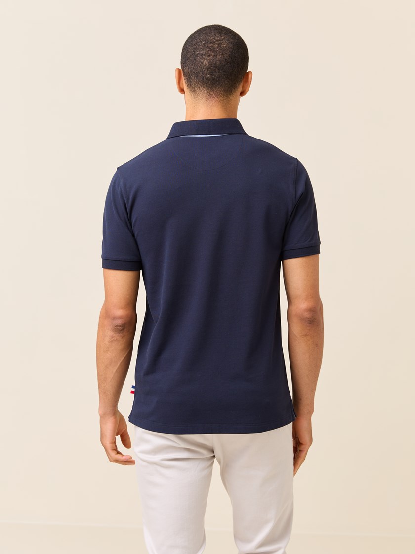 7510003 EM6 7510003_EM6-JEANPAUL-S25-Modell-Front_4044_Mitch pique EM6.jpg_Front